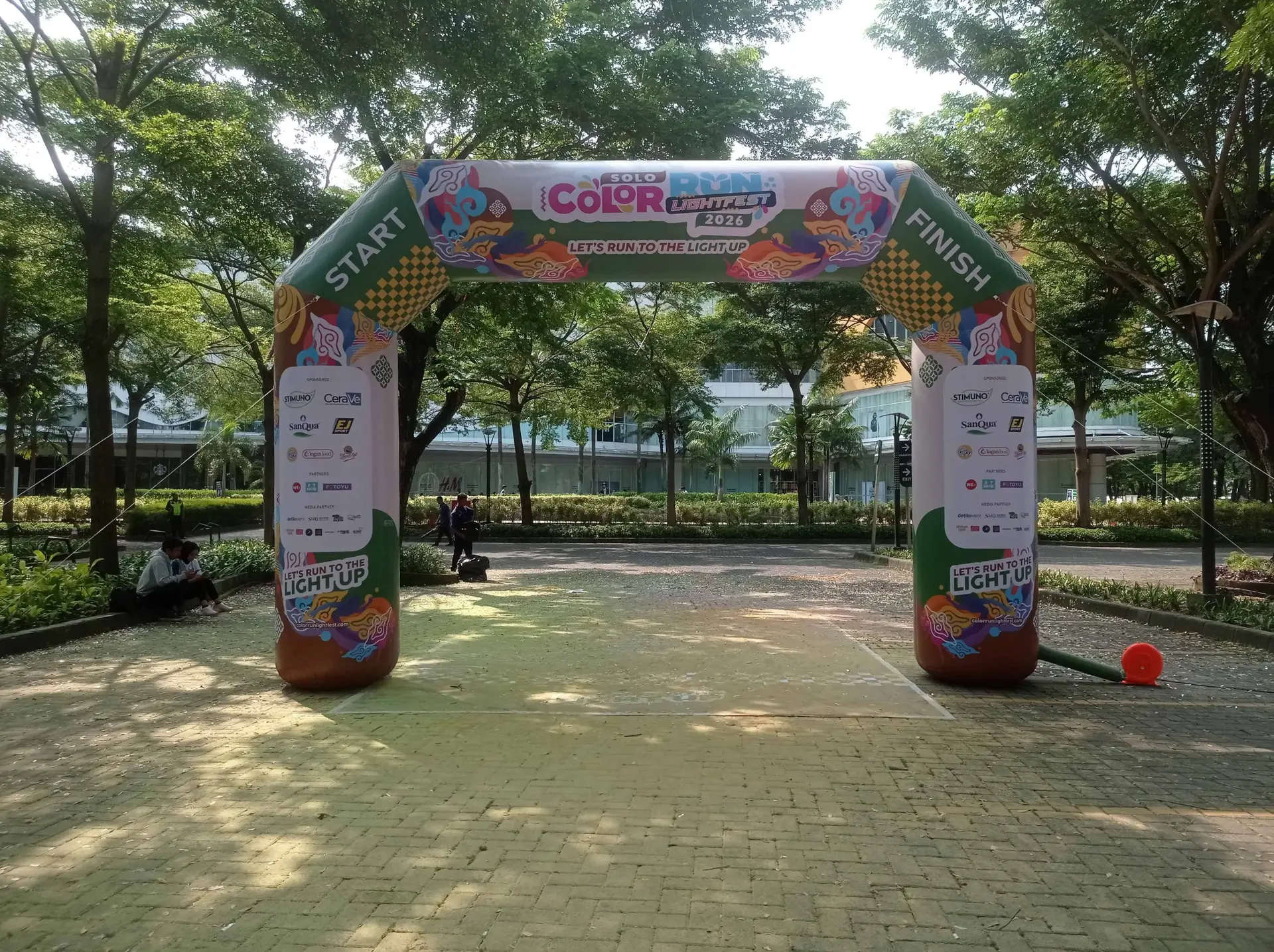 Balon Gate The Park Mall Solo Baru